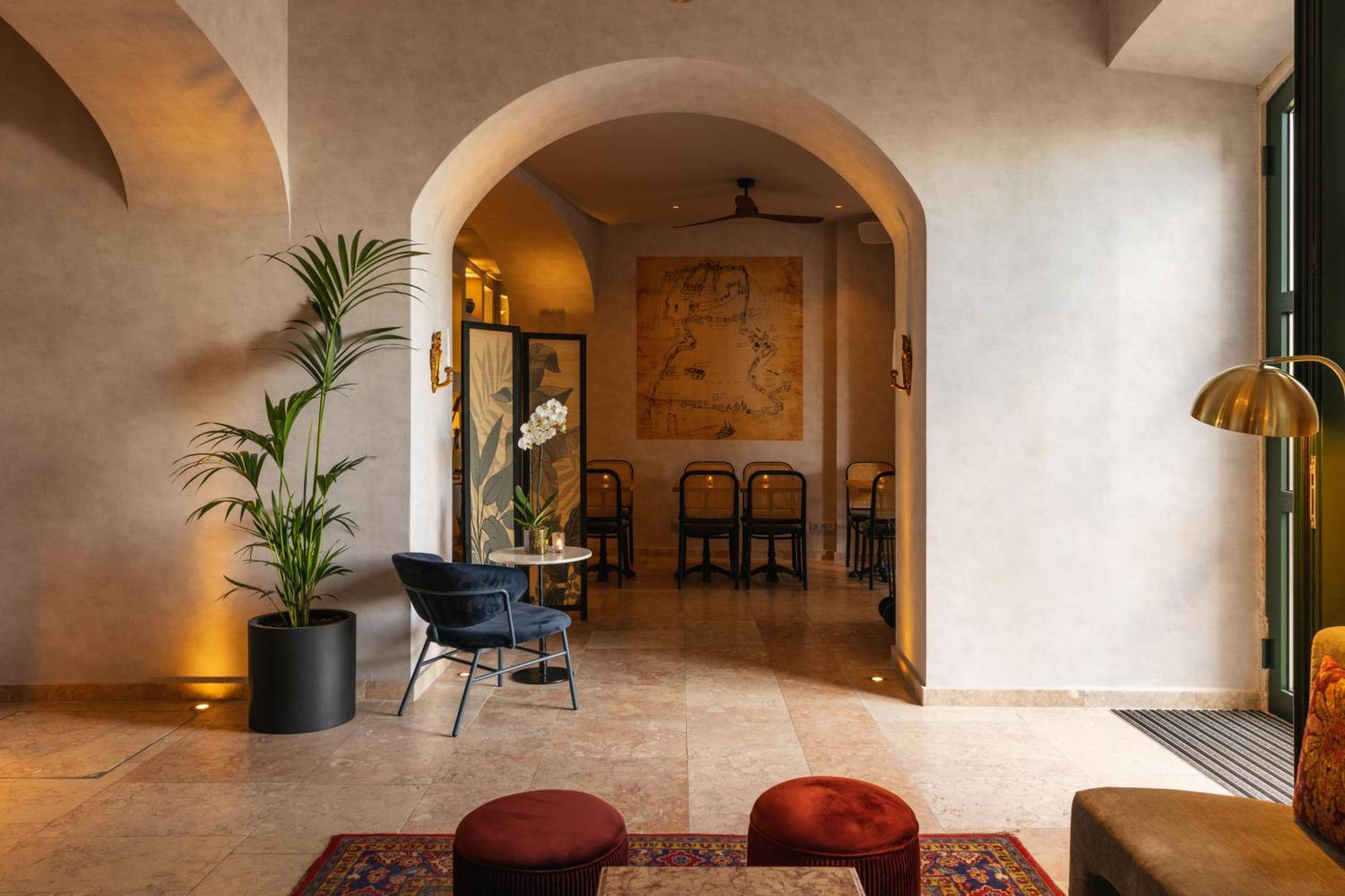Alfama Hotel